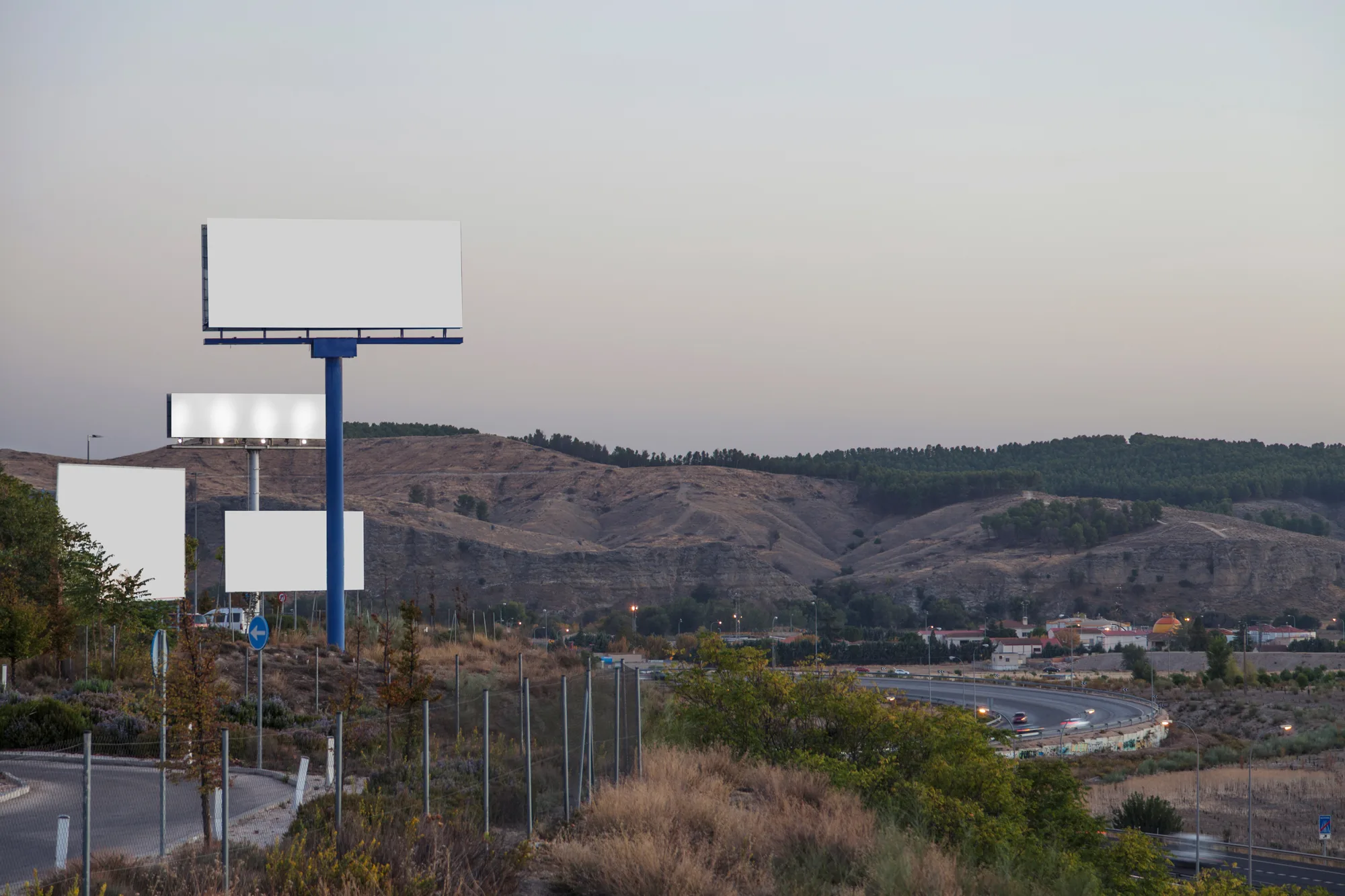 Açık Hava Reklamcılığı mı, Dijital Reklam mı? Karşılaştırmalı Analiz 1 Açık Hava Reklamcılığı mı, Dijital Reklam mı? Karşılaştırmalı Analiz