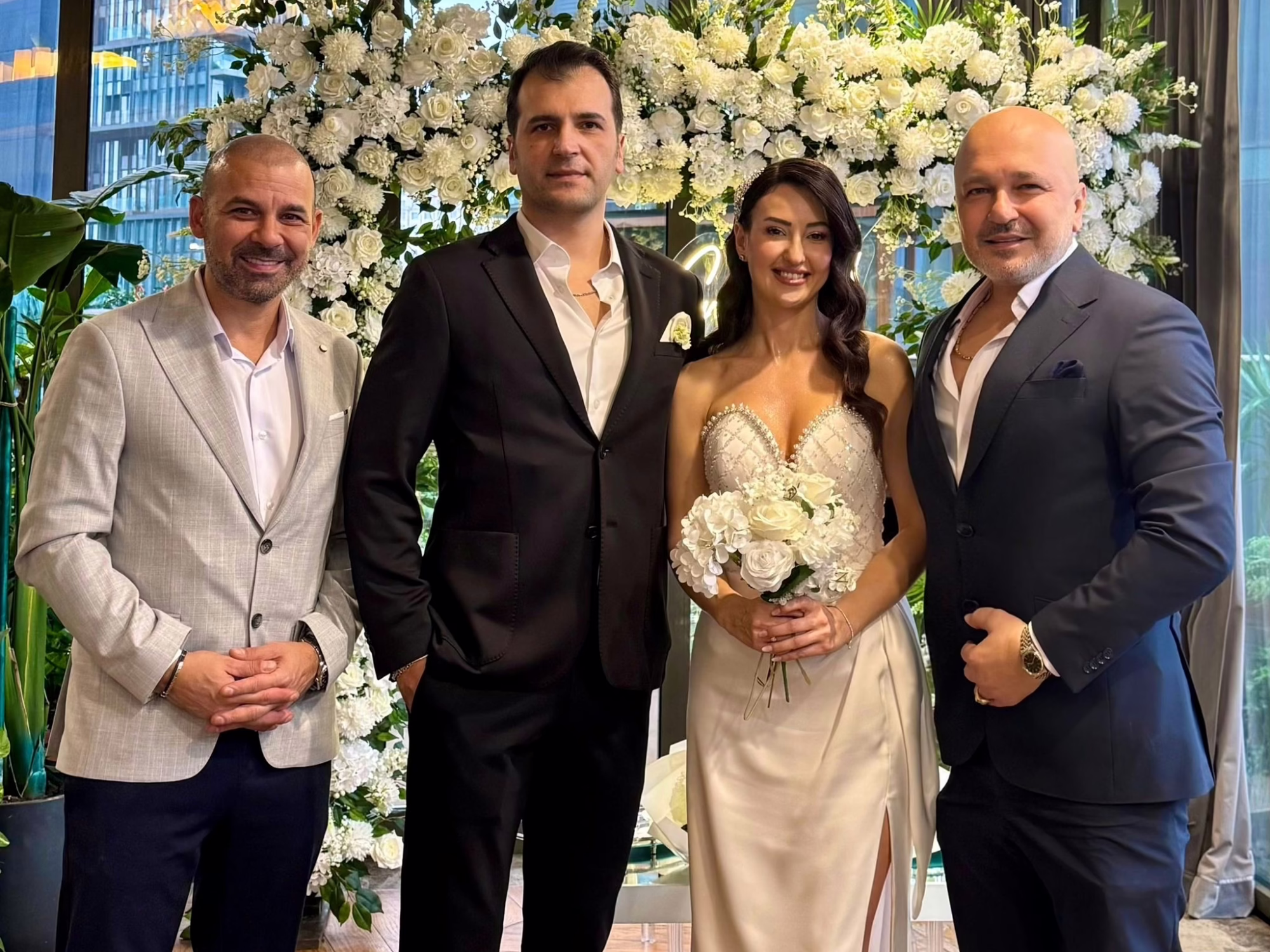 Ünlü İş İnsanı Sertan Ayçiçek, Erkek Kardeşini Nişanladı