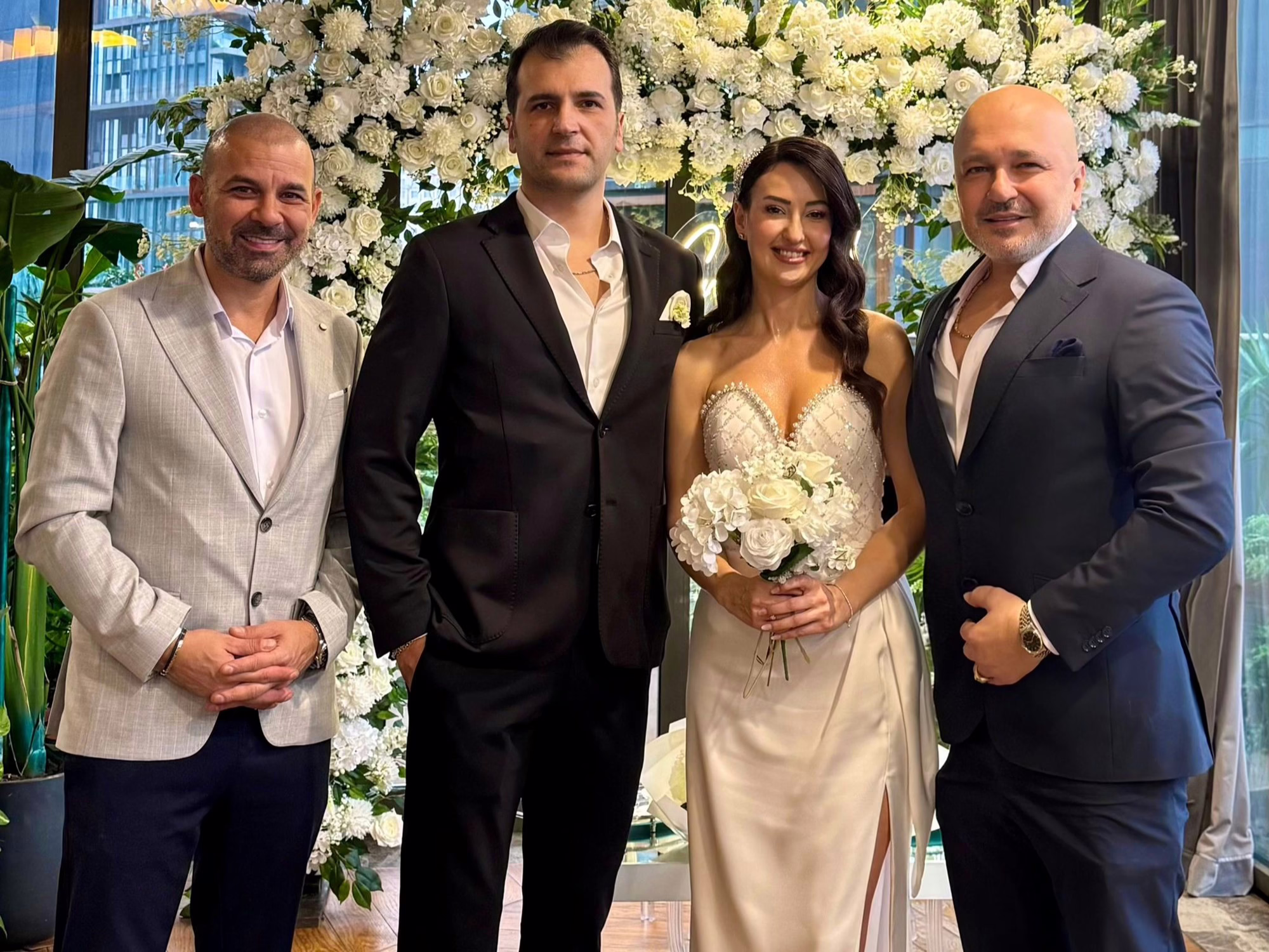 Ünlü İş İnsanı Sertan Ayçiçek, Erkek Kardeşini Nişanladı