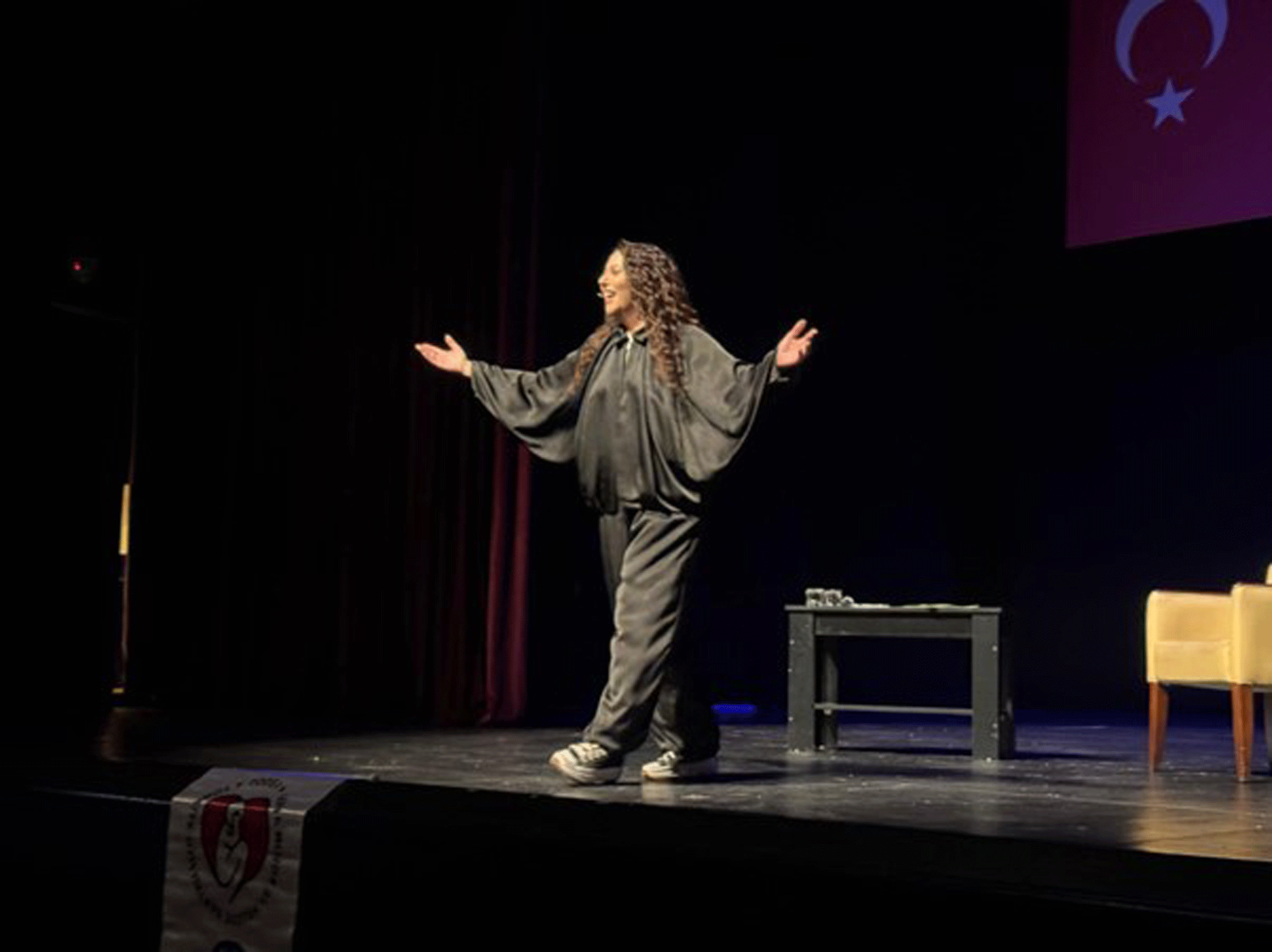 Özlem Kosif otizmli çocuklar yararına sahne aldı